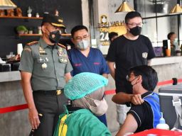 Kejar Target, Korem 081/DSJ Gelar Ngabuburit Vaksinasi di WOW Cafe Madiun