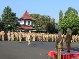 Habis THR, Terbitlah Gaji ke-13