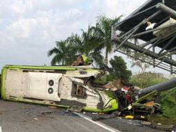 13 korban tewas dan 12 orang luka berat, Kecelakaan Tol Surabaya-Mojokerto
