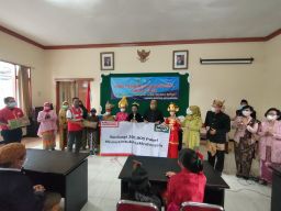 Hardiknas, Alfamart Bagi 200 Ribu Susu