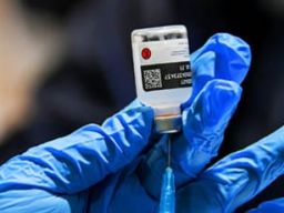 Gubernur Jawa Timur Khofifah Imbau Percepatan Vaksinasi Dosis  2 dan 3