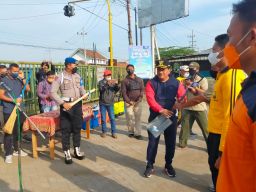 Polres Nganjuk Geruduk Pasar Hewan, Lakukan Sterilisasi Demi Tangkal PMK