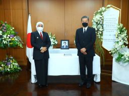 Mantan Perdana Menteri Jepang Wafat, Khofifah Sampaikan Duka Cita