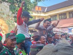 Puluhan Tentara, Masyarakat dan Seniman Reog Nganjuk Geruduk Mapolres Nganjuk, Ada apa?