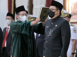 Adhy Karyono Dilantik Jadi Sekda Jawa Timur