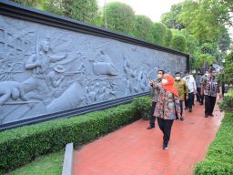 Sambut KTT G-20, Gubernur Khofifah Siap Percantik Anjungan Jatim di TMII