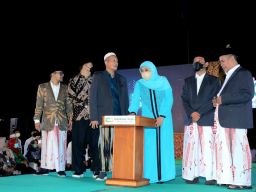 Kick Off 1 Abad NU, Gubernur Khofifah Apresiasi Harmoni,  Kolaborasi ,  Inovasi Serta Tupal Fashion