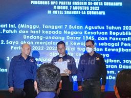 Lantik DPC Nasdem. Robert, Imbau Menangkan Pemilu Secara Gemilang