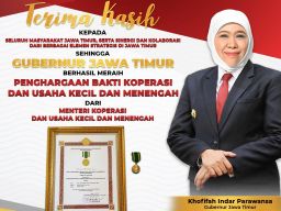Aktif Dorong Digitalisasi Koperasi & UMKM, Gubernur Jatim Raih Penghargaan Jasa Bakti Koperasi & UKM