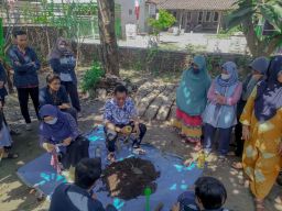 Mahasiswa KKN PSDKU UB Kediri Sosialisasi Pemanfaatan Pekarangan Untuk Toga dan Sayur Organik