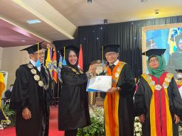 Ditetapkan Dosen Inovatif Unitomo, Harliantara: Saya Bangun Iklim Komunikasi dengan Metoda Problem Solve