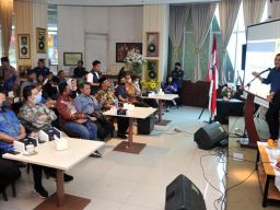 Momen Orasi Ilmiah Surya Paloh Tentang Meneguhkan Kembali Politik Kebangsaan Dibedah