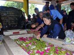Memperingati HUT ke 77 Republik Indonesia, Partai Nasdem Jatim Ziarah ke Makam Bung Karno