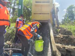 Antisipasi Pembuangan Limbah di Musim Kemarau, DLH Provinsi Jatim Tingkatkan Patroli Air