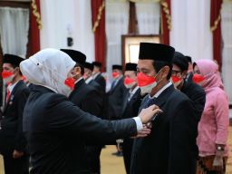 150 ASN Jatim Terharu Saat Terima Anugerah Satyalancana Karya Satya 2022