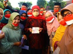 350 Guru Penerima Satyalancana Karya Satya, Dapat Hadiah uang Kertas Baru