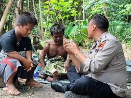 Polri hadir di tengah masyarakat, membantu meringankan kesulitan dan menyelesaikan masalah yang dial