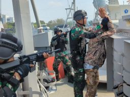 KRI Badik-623 Gelar Latihan VBSS dengan Satkopaska Koarmada II