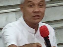 Diundang Kades Ke Dompu, Ganjar: Wah Kalau Tahu Istri Saya Langsung Ngajak Berangkat Itu