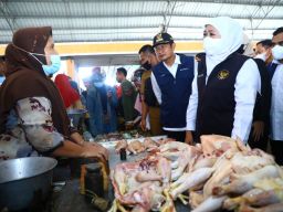 Di Pasar Babat, Gubernur Ajak Masyarakat Belanja Sesuai Kebutuhan Bukan Keinginan