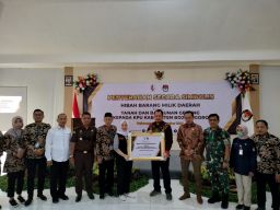 Jelang Pemilu 2024,  Pemkab Hibahkan Tanah dan Bangunan pada KPU Bojonegoro