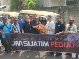 Ringankan Beban Sopir, JMSI Jatim Bantu Sopir Angkot