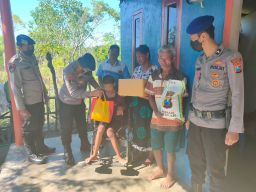 Peduli Kaum Disabilitas, Satpolairud Polres Probolinggo Beri Bantuan Door to door