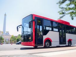 Bus Listrik Einobus, Cukup  Charge 1,5 Jam bisa tempuh 160 Km