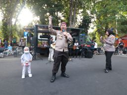 Mobil Anggrek Semeru Ditbinmas Polda Jatim Lakukan Sosialisasi Layanan Kepolisian