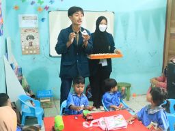 KKN PSDKU UB Kenalkan Sejak Dini Gemar Makan Ikan dan Tanam Sayur Pada Anak TK