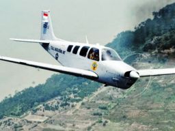 Pesawat TNI Angkatan Laut jatuh di selat Madura Jawa Timur