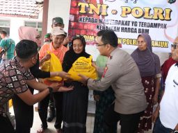 Polres Nganjuk gandeng Kodim 0810  Gelar Baksos Bagi Masyarakat Terdampak Kenaikan BBM