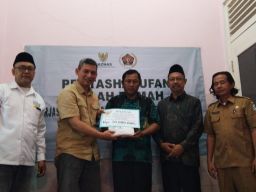 Realisasikan Program Bedah Rumah, PWI dan Baznas Serahkan Uang Tunai Ke Warga Penerima