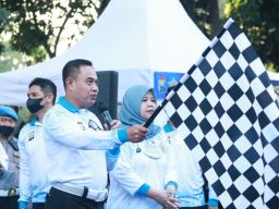 Jelang HUT Lalu Lintas ke-67, Ditlantas Polda Jatim Gelar Jalan Sehat Bersama Pelajar dan Masyarakat