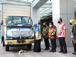 Gubernur Khofifah Lepas Ekspor Produk Halal Jatim ke Yordania dan Saudi Arabia