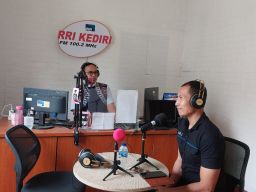 Polres Kediri Gelar Talk Show di RRI Kediri Untuk Tingkatkan Rasa Cita Tanah Air Masyarakat