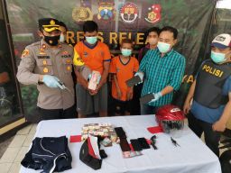 Polisi Berhasil Amankan Dua Perampok Minimarket Bersenjata Pistol Mainan