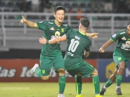Persebaya Kalahkan Arema di Kanjuruhan
