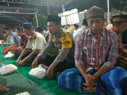 Empati Korban Kanjuruhan, Polres Jember Ikut Tahlil di Rumah Duka