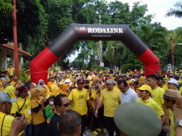 HUT Partai Golkar ke-58 Tahun, Alun-alun Sidoarjo Menguning