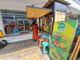 Jus Depan Alfamart  Omzetnya Capai 100 Cup perhari