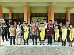 Wisuda Unisda Lamongan, stafsus Diaz Hendropriyono : Era Digital Dibutuhkan Pola Hidup Baru