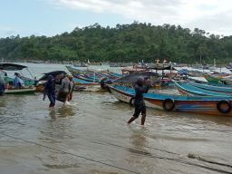Kementerian Kelautan dan Perikanan Diminta Tolak Usulan Lokasi Pembuangan Limbah B3 di Selat Bali