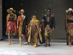 Surabaya Fashion Parade (SFD) 2022 Bersama Koleksi Namira Ecoprint