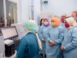 Laboratorium Anti Microbacterial Resistance (AMR) Mendeteksi Kuman Dan Mikroba Cukup 15 menit.