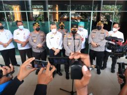 Usai Dilantik, Kapolda Jatim Ke RSSA Malang dan Takziyah Aremania Korban Tragedi Kanjuruhan