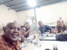 Jadi Dosen Kok Jaim?