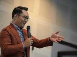Ridwan Kamil Paparkan Pembangunan Berkelanjutan Jabar di Universitas Hasanuddin