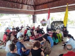 Bawa Spirit Bandung Sebanyak 33 Akademisi Dari 33 Negara Berziarah Ke Makam Bung Karno