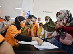 Ridwan Kamil Pantau Pembagian BLT BBM di Bekasi